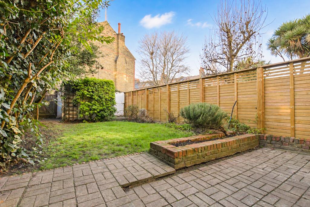 House in Kew - View 2