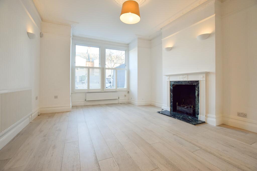 House in Kew - View 4