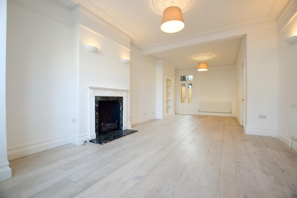 House in Kew - View 5