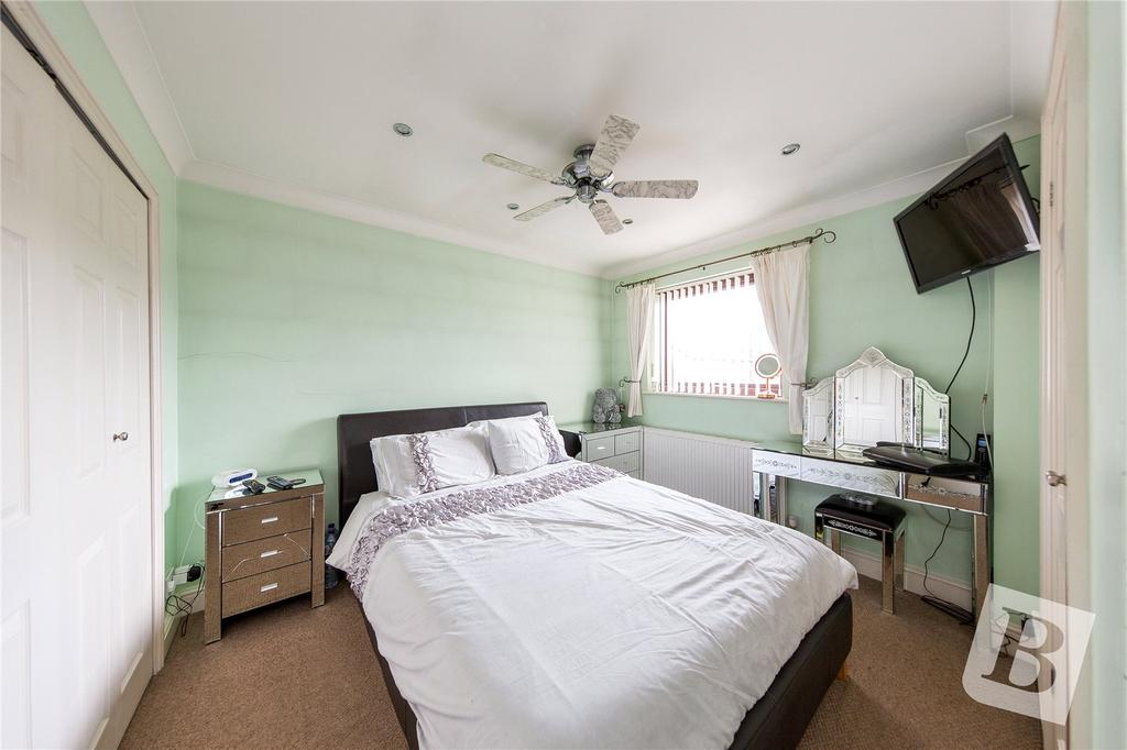 Ilmington Drive, Basildon, Essex, SS13 4 bed detached house £425,000