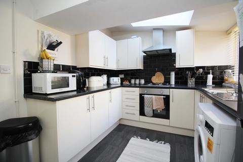 3 bedroom terraced house to rent, Bank Street, Penygraig CF40 1PJ