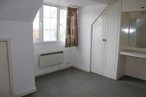 2 bedroom flat to rent, Swan Street, Petersfield GU32