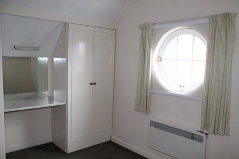 2 bedroom flat to rent, Swan Street, Petersfield GU32