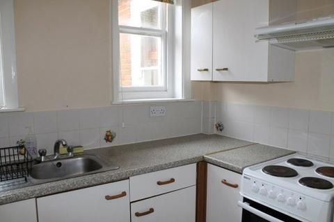 2 bedroom flat to rent, Swan Street, Petersfield GU32