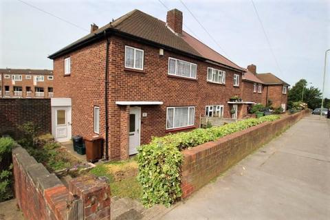 3 bedroom semi-detached house to rent, Chesterfield Close, Orpington, BR5 3PG