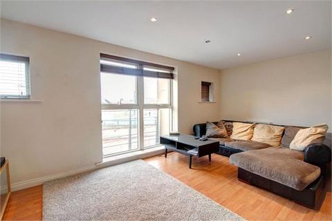 2 bedroom apartment to rent, Curzon Place, Gateshead, NE8