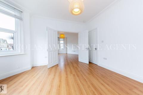 2 bedroom apartment to rent - Glenthorne Road,Friern Barnet, London N11