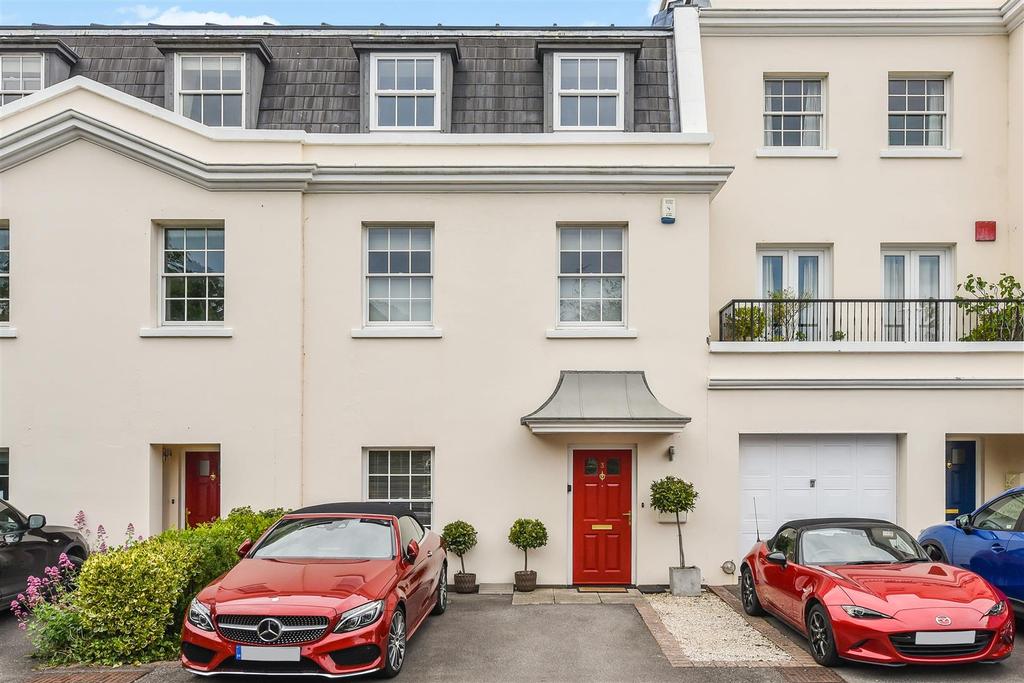 Tortington Manor, Arundel 3 bed terraced house £550,000