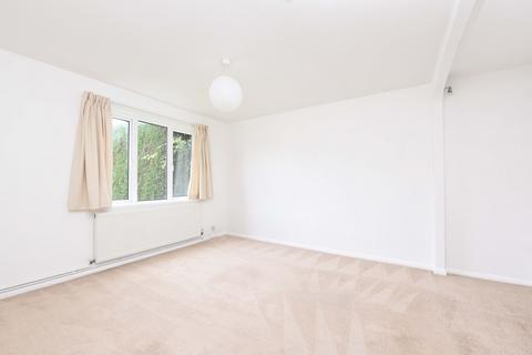 3 bedroom terraced house to rent, Drake Close, Finchampstead