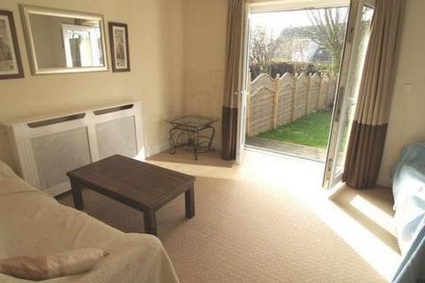 2 bedroom terraced house to rent, Peacock Lane