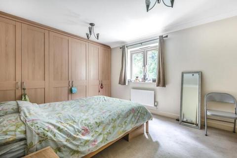 2 bedroom flat to rent, Upper Meadow,  Headington,  OX3
