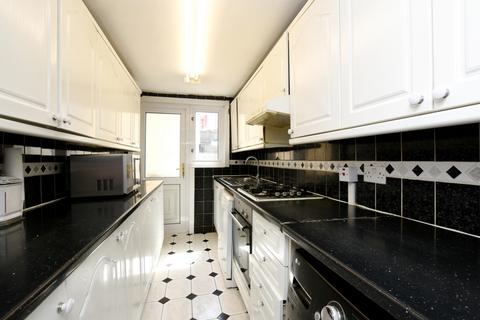 3 bedroom flat for sale - Chapter Road, Willesden, NW2