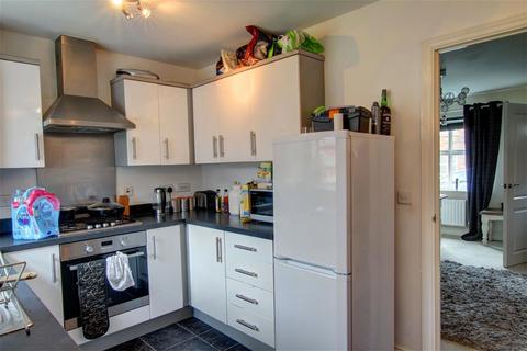 3 bedroom semi-detached house to rent, Churchill Road, Gateshead, NE8