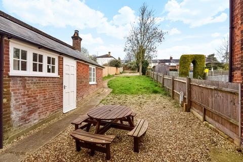 3 bedroom terraced house to rent, London Road,  High Wycombe,  HP11