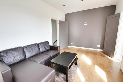 2 bedroom apartment to rent, Lea Road, Enfield, EN2
