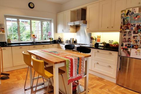 4 bedroom semi-detached house to rent - Abbey Road, Enfield, EN1