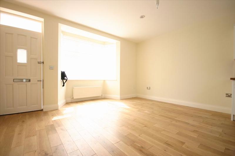 Morley Hill, Enfield, Middlesex, EN2 2 bed apartment £1,300 pcm (£300 pw)