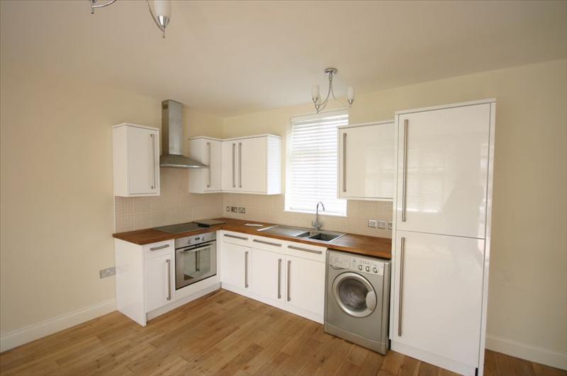 Morley Hill, Enfield, Middlesex, EN2 2 bed apartment £1,300 pcm (£300 pw)
