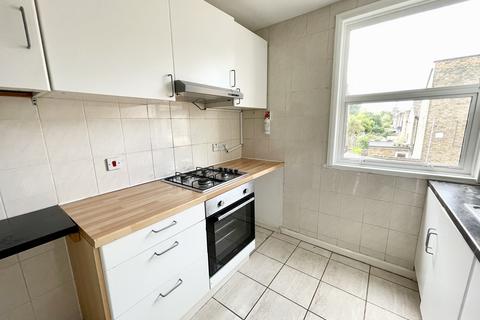 3 bedroom flat to rent, Homerton High Street, London E9