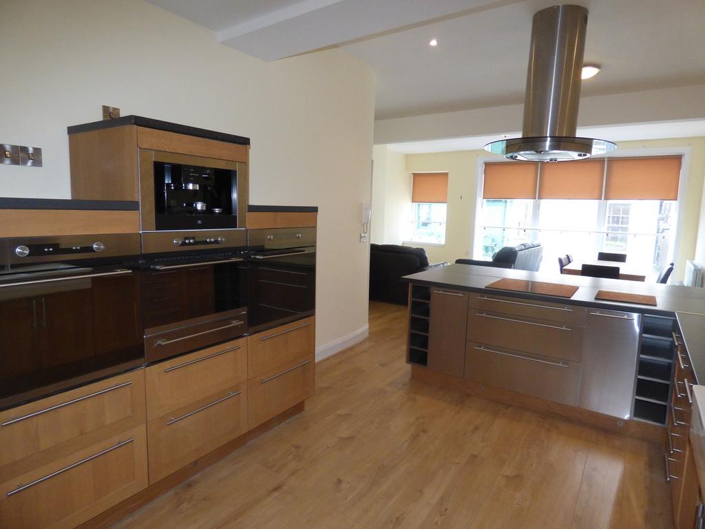 Open plan kitchen and dining area