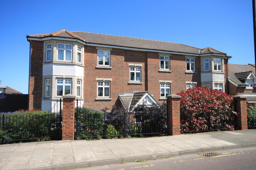 Turnberry, Whitley Bay, Whitley Bay, NE25 9NZ 2 bed flat £132,500