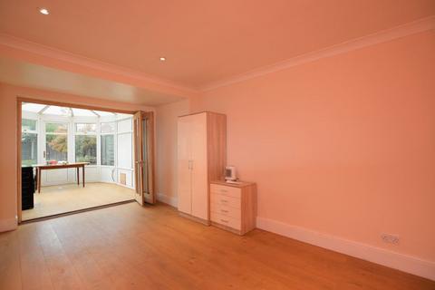 3 bedroom semi-detached house to rent, Sutton Lane, Slough