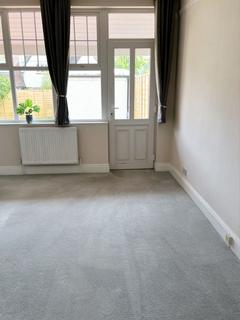 2 bedroom flat to rent, Collington Avenue, Bexhill-on-Sea, TN39