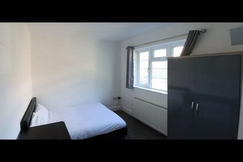 1 bedroom in a flat share to rent, Lime House, London, E14