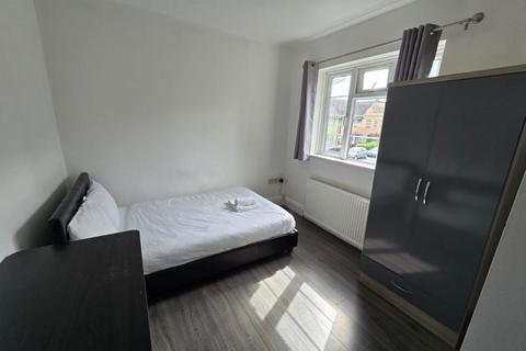 1 bedroom in a flat share to rent, Limehouse Townhomes, London, E14