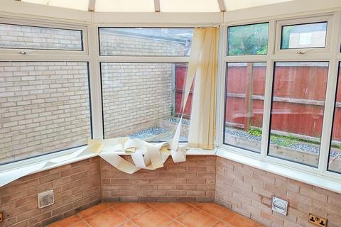 4 bedroom semi-detached house to rent, Chevin avenue, Leicester, LE3