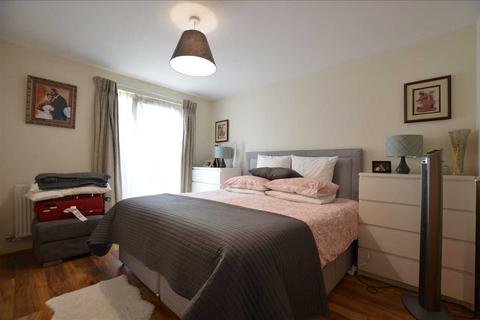 2 bedroom apartment to rent, Warburg Court, Colindale