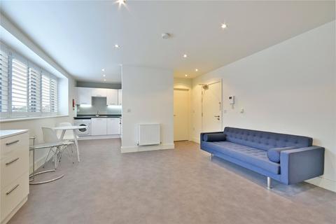 Studio to rent, Blackburn Road, West Hamptead, NW6