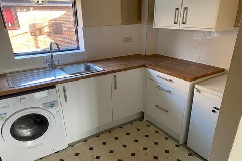 1 bedroom flat to rent, Linden Drive, Liss, GU33