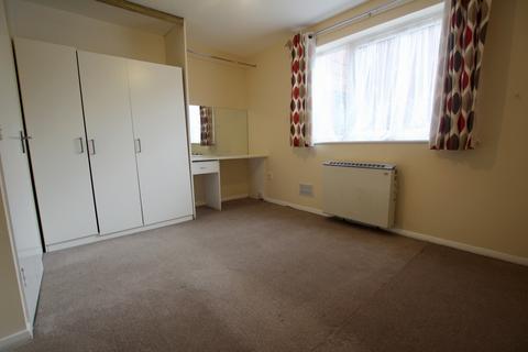 1 bedroom flat for sale, Gurney Close, Barking, IG11
