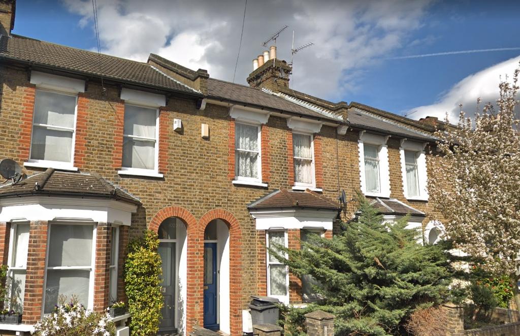 Avenue Road, London N12 4 bed terraced house £1,950 pcm (£450 pw)