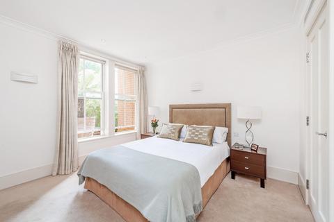 2 bedroom ground floor flat to rent, Coleridge Gardens, Chelsea SW10