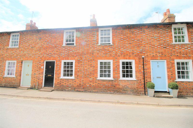 Central Thame 2 bed terraced house to rent £1,390 pcm (£321 pw)