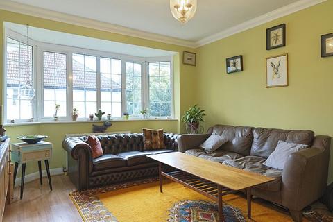 1 Ditton Lawn, Thames Ditton, KT7 0EN
