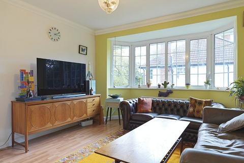 1 Ditton Lawn, Thames Ditton, KT7 0EN