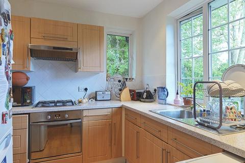 1 Ditton Lawn, Thames Ditton, KT7 0EN