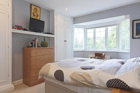 1 Ditton Lawn, Thames Ditton, KT7 0EN