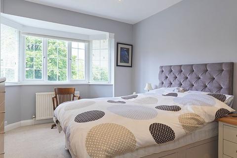 1 Ditton Lawn, Thames Ditton, KT7 0EN