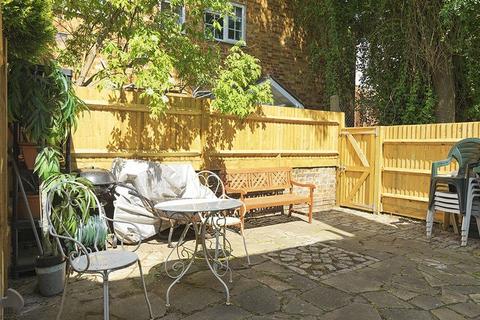1 Ditton Lawn, Thames Ditton, KT7 0EN
