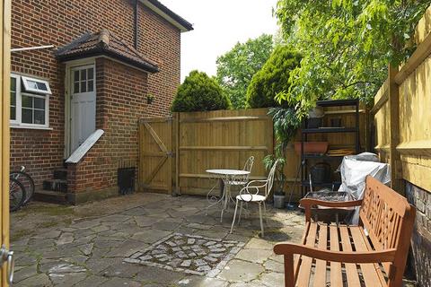 1 Ditton Lawn, Thames Ditton, KT7 0EN