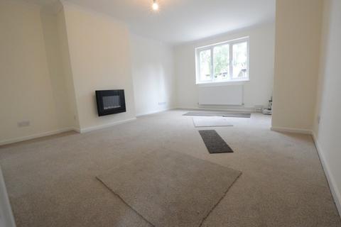 3 bedroom terraced house to rent, Oakes Road, Bury St. Edmunds