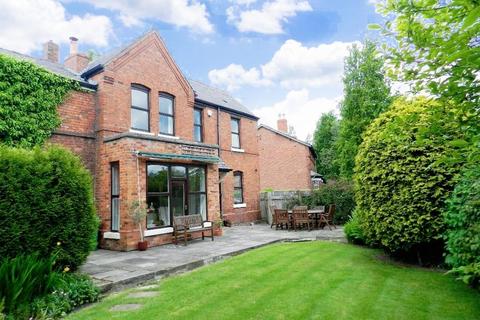 Ferry Lane Thelwall Warrington 4 Bed Barn Conversion 495 000