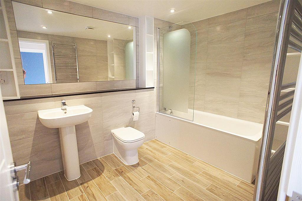 Bathroom 2.JPG