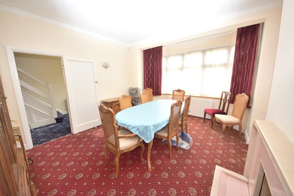 Parham Drive, Gants Hill, IG2 3 bed terraced house £1,849 pcm (£427 pw)