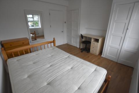 4 bedroom flat to rent - Moffat Court, Gap Road, Wimbledon SW19