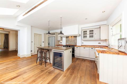 4 bedroom terraced house to rent, Wellesley Road, Chiswick